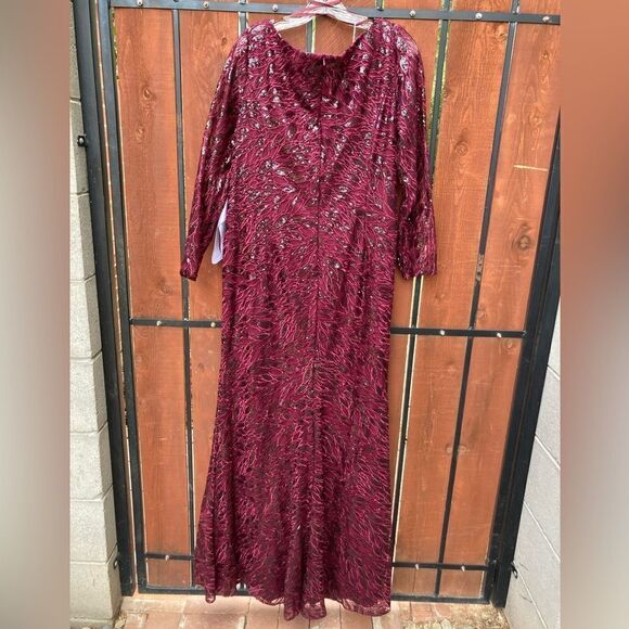 MAC DUGGAL Long Sleeve Sequined Lace Ruched Gown Garnet size 16 NWT - Picture 4 of 13